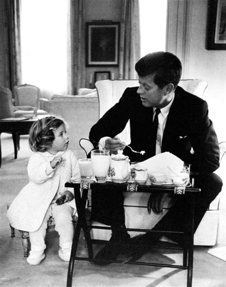 Unraveling The Personal Life Of Elizabeth Banks: Is Elizabeth Banks Married?